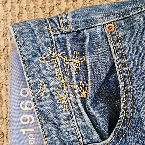 Gap real straight jeans with stitching embellishments, floral, rips holes 26 2 - Picture 4 of 7